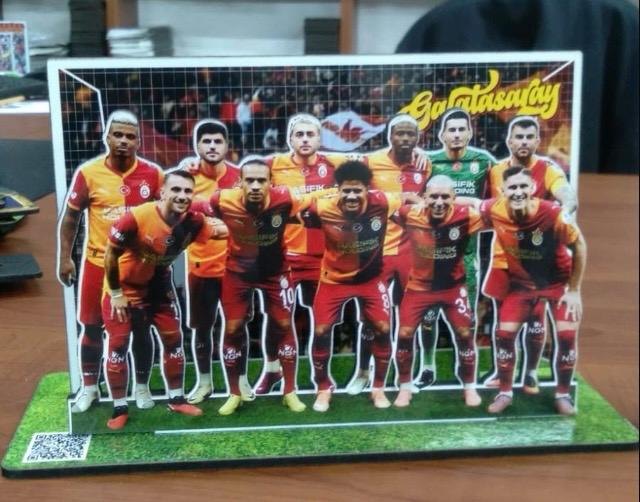 GALATASARAY AHŞAP 3 BOYUTLU TARAFTAR KALELİ BİBLO